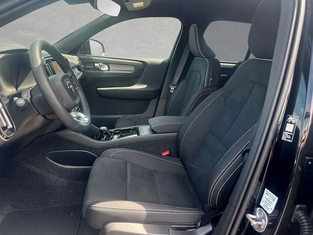 Gebraucht Volvo EX40 Plus 300 kW (408 PS) 2026 Schwarz SUV