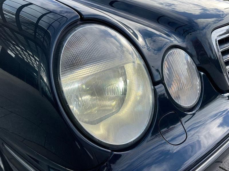 Gebraucht Mercedes E240 Avantgarde 170 PS (125 kW) 1999 Schwarz Limousine