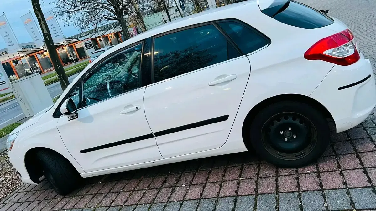 Gebraucht Citroën C4 111 PS (81 kW) 2012 Weiß Limousine