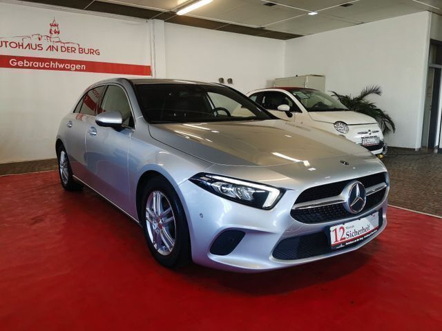 Iridiumsilber metalliclack Gebraucht 2020 Mercedes A180 Limousine | 20.999 € (Fairer Preis) - Bild 1/4