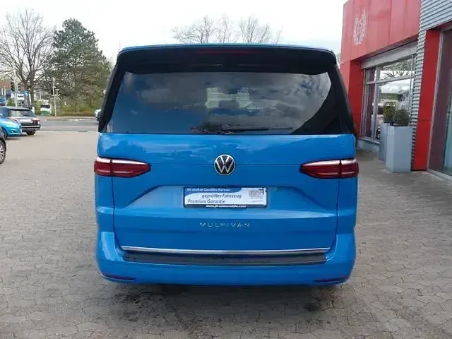 Second-hand VW Multivan Style 204 CP (150 kW) 2022 Albastru Monovolum