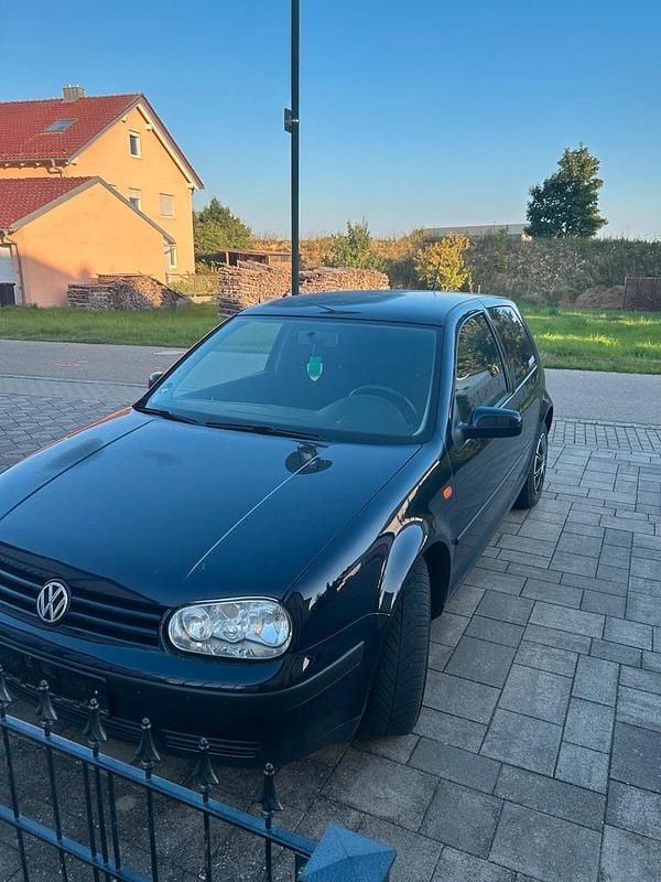 Blau Gebraucht 1998 VW Golf IV Kleinwagen | 250 € (Superpreis) - Bild 1/4