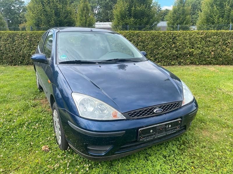 Blau Gebraucht 2004 Ford Focus Limousine | 699 € (Superpreis) - Bild 1/4