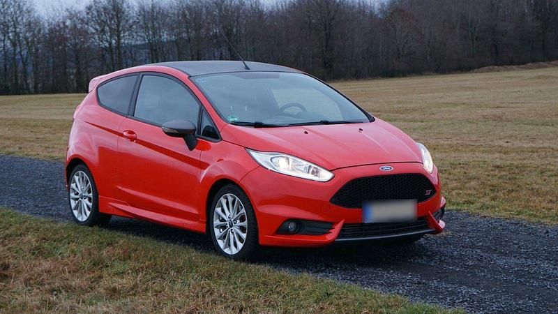 Gebraucht Ford Fiesta ST 182 PS (133 kW) 2014 Rot Kleinwagen