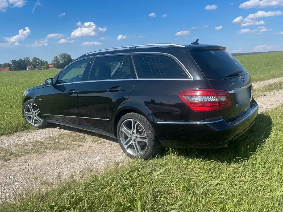 Gebraucht Mercedes E200 184 PS (135 kW) 2011 Schwarz Kombi