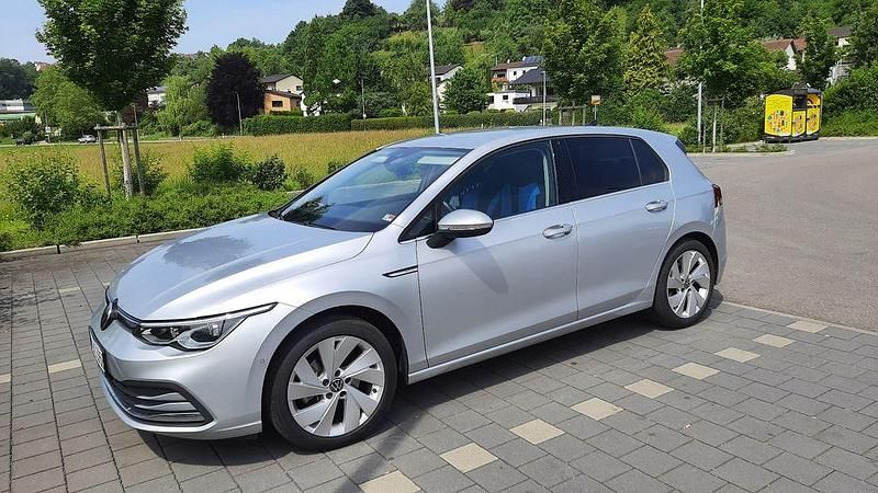 Silber Gebraucht 2020 VW Golf VIII Style Limousine | 15.800 € (Guter Preis) - Bild 1/4