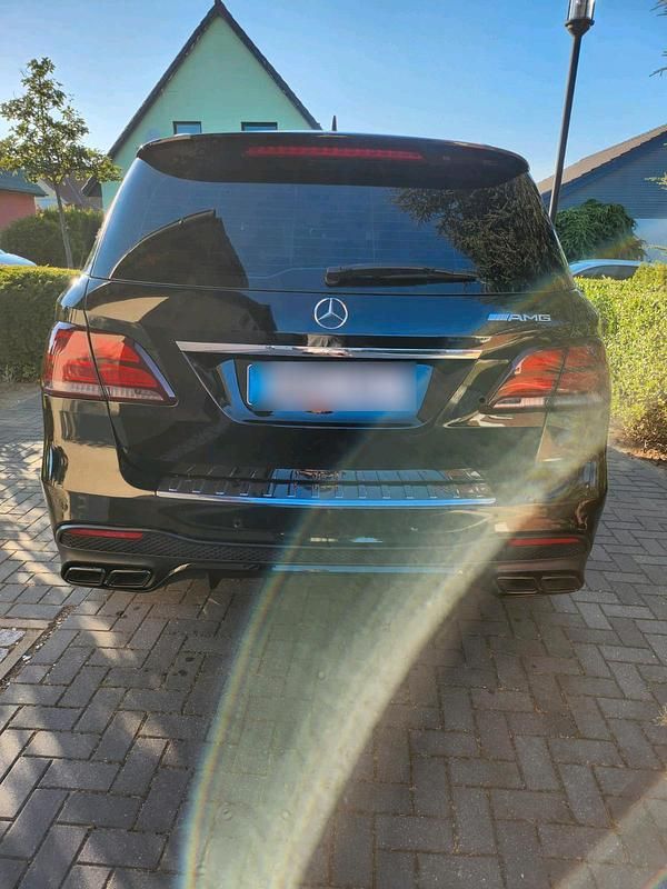 Schwarz Gebraucht 2015 Mercedes GLE250 SUV | 27.500 € (Etwas zu teuer) - Bild 1/4