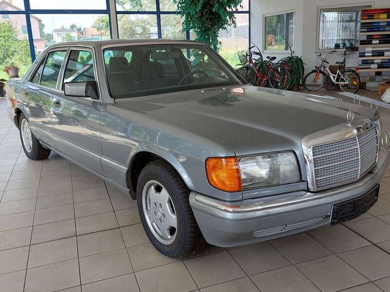 Perlmuttgrau Gebraucht 1987 Mercedes S300 SE Limousine | 13.990 € - Bild 1/4