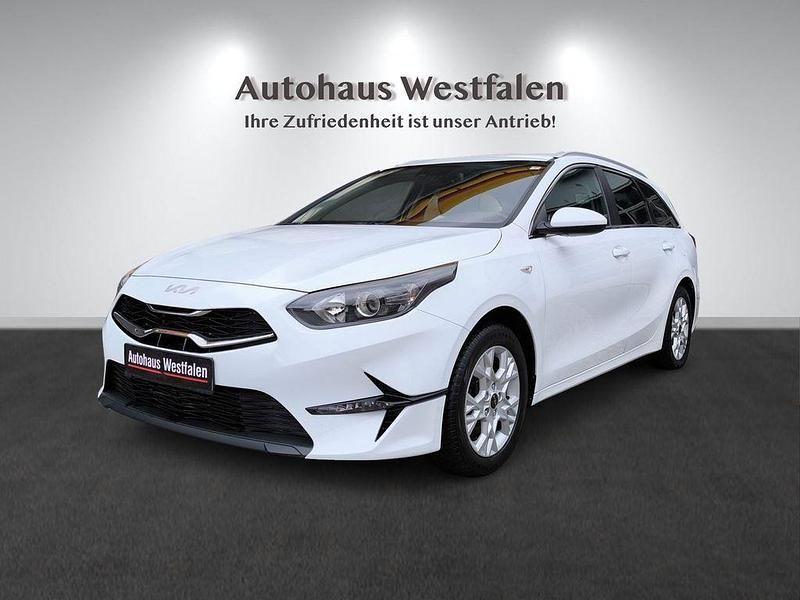Weiß Gebraucht 2023 Kia Ceed Sportswagon Vision Kombi | 16.990 € (Guter Preis) - Bild 1/4