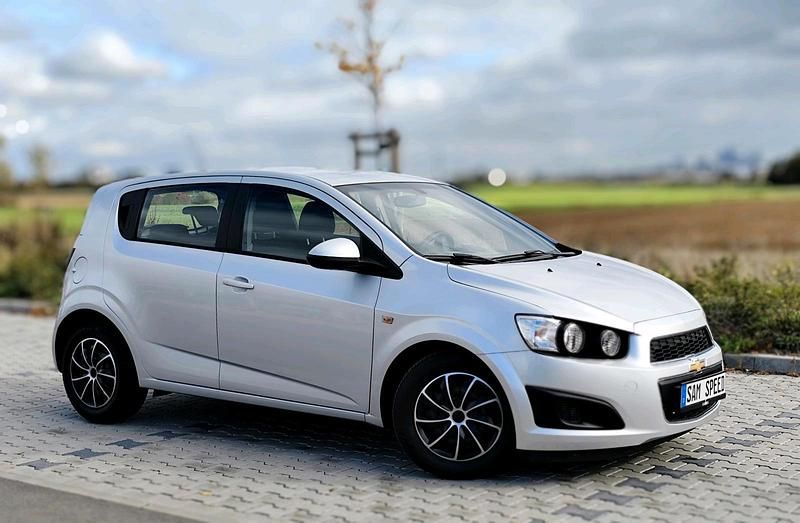 Silber Gebraucht 2012 Chevrolet Aveo Limousine | 3.499 € (Fairer Preis) - Bild 1/4