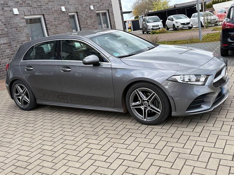 Gebraucht Mercedes A200 AMG line 163 PS (119 kW) 2019 Grau Limousine