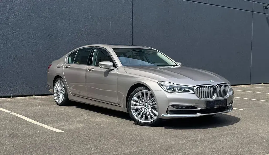 Gebraucht BMW 730 Sport Line 265 PS (194 kW) 2018 Silber Limousine