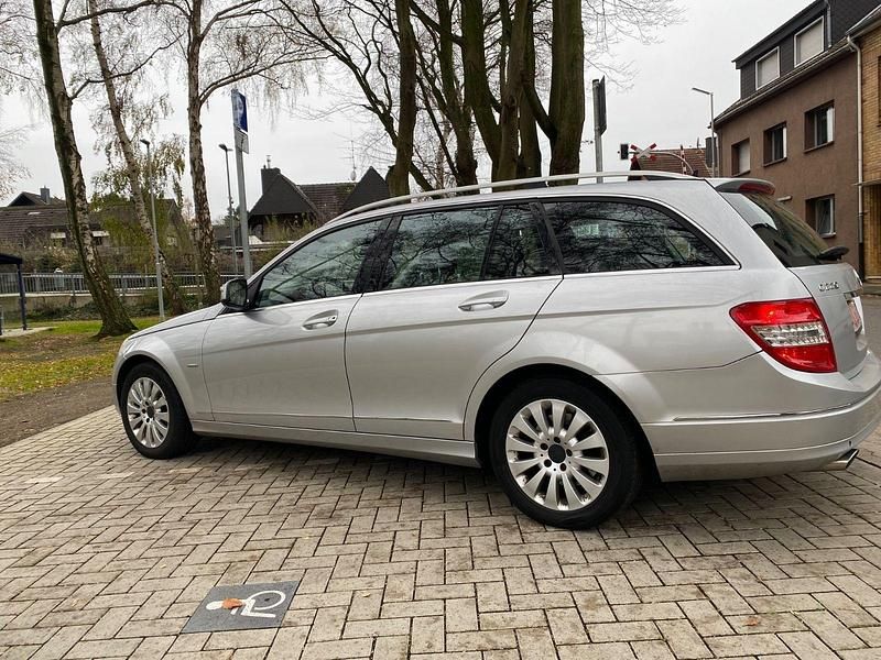 Gebraucht Mercedes 220 170 PS (125 kW) 2008 Grau Kombi