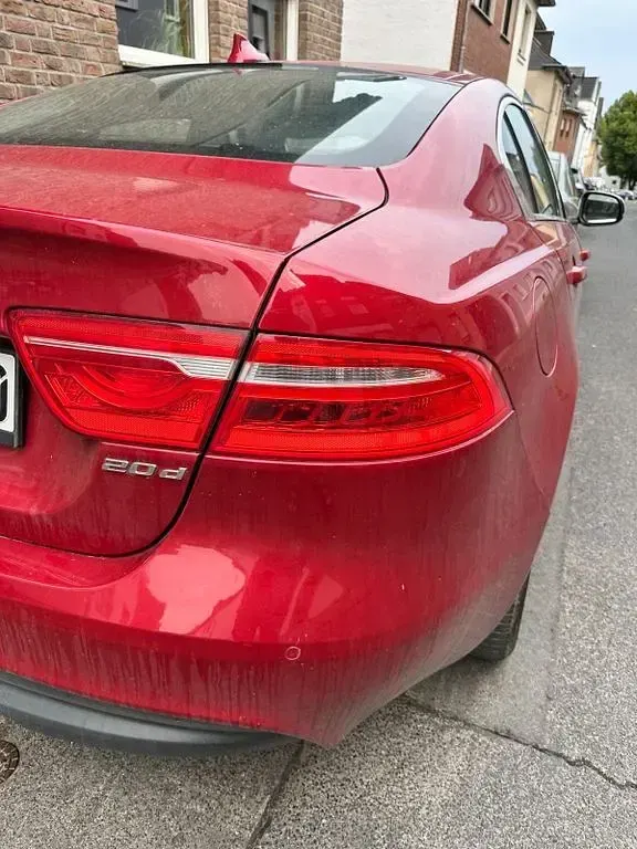 Gebraucht Jaguar XE Prestige 179 PS (131 kW) 2015 Rot Limousine