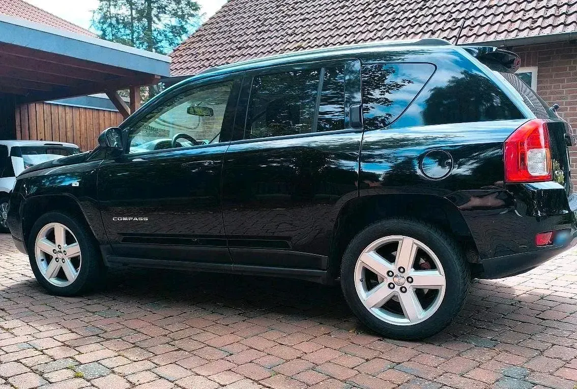 Gebraucht Jeep Compass Limited 163 PS (119 kW) 2012 Schwarz SUV
