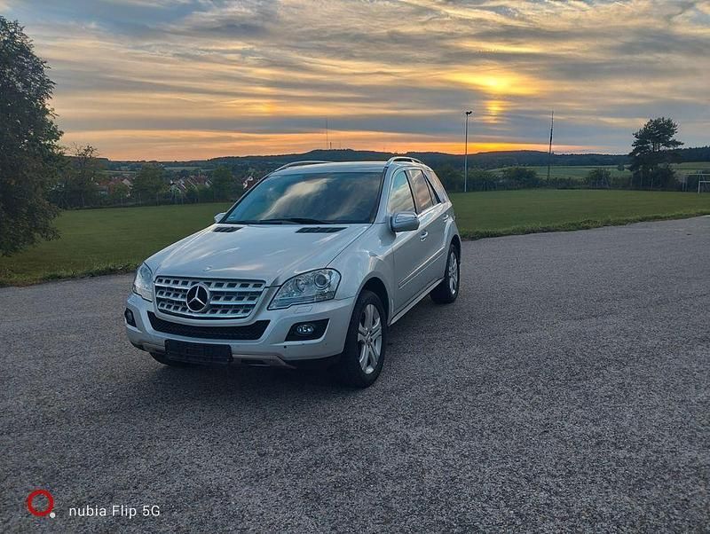 Silber Gebraucht 2009 Mercedes ML320 SUV | 17.250 € - Bild 1/4