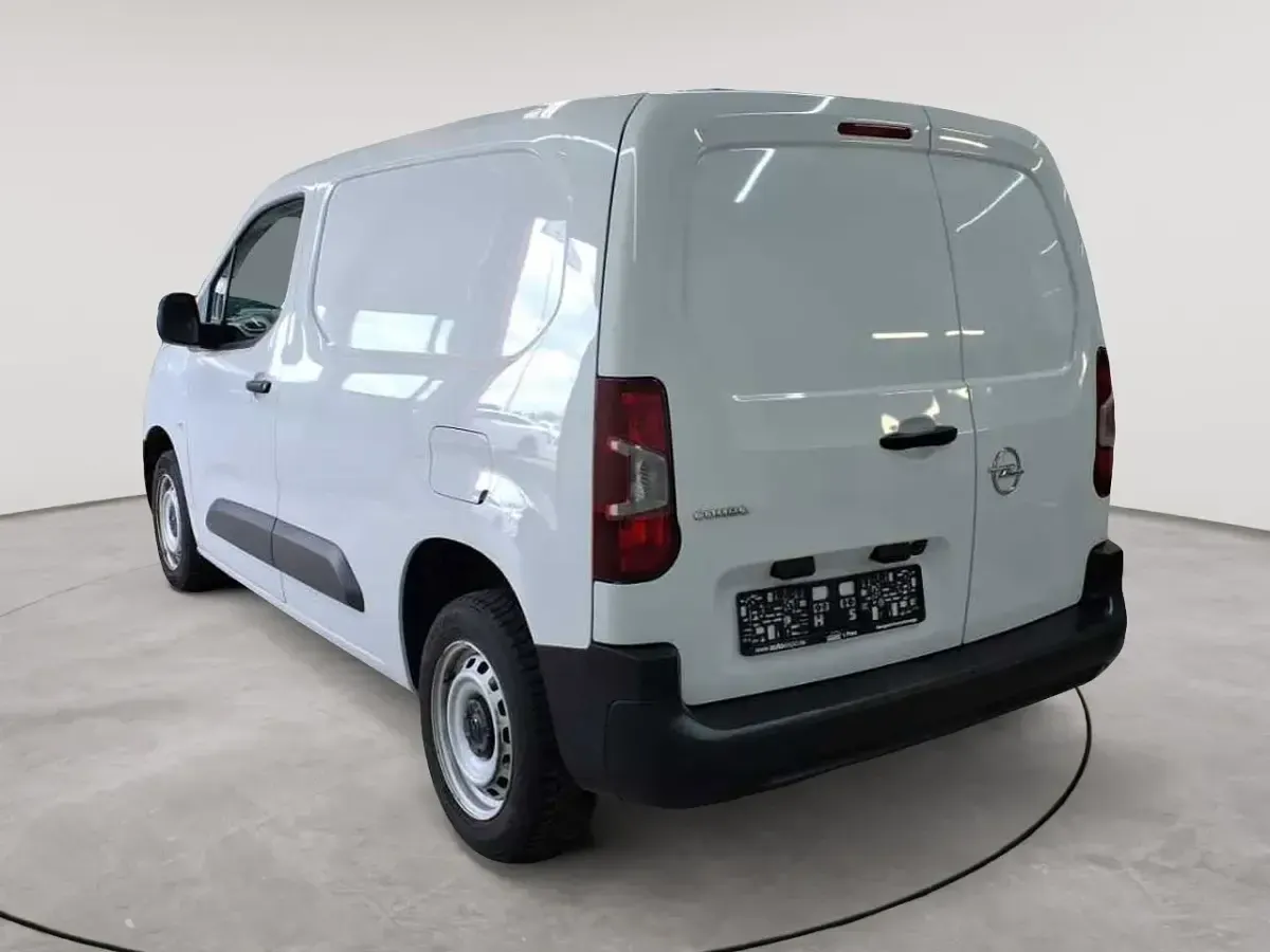 Gebraucht Opel Combo 102 PS (75 kW) 2024 Kaolin weiß Van / Kleinbus