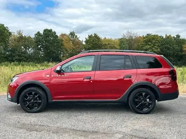 Gebraucht Dacia Logan MCV Stepway 101 PS (74 kW) 2020 Rot Limousine
