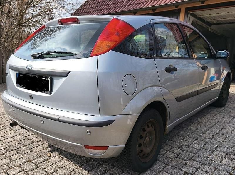 Usata Ford Focus 75 CV (55 kW) 2004 Argento Berlina