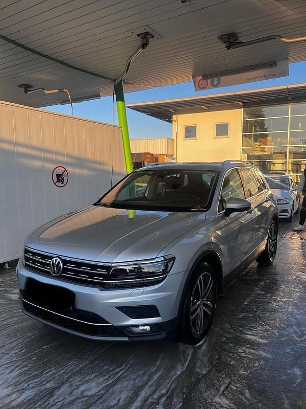 Silber Gebraucht 2018 VW Tiguan Highline SUV | 19.500 € (Etwas zu teuer) - Bild 1/4