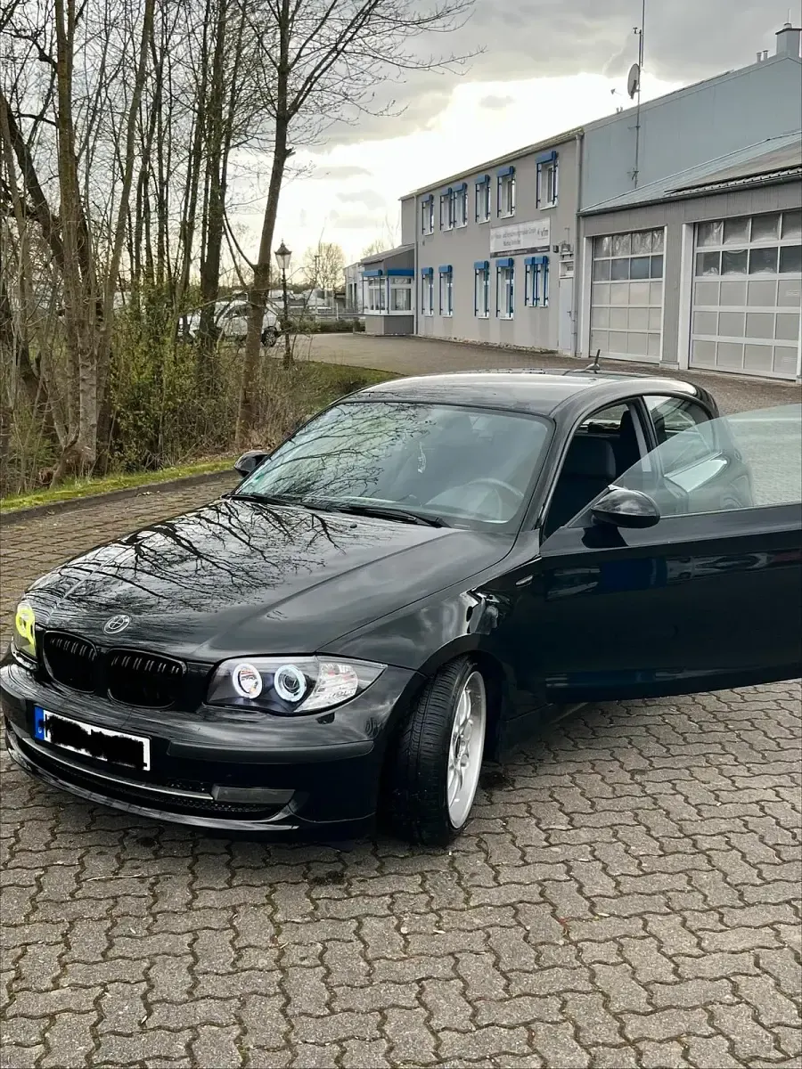 Gebraucht BMW 116 122 PS (89 kW) 2007 Schwarz Kleinwagen