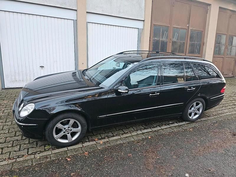 Schwarz Gebraucht 2005 Mercedes E280 Kombi | 3.900 € (Fairer Preis) - Bild 1/4