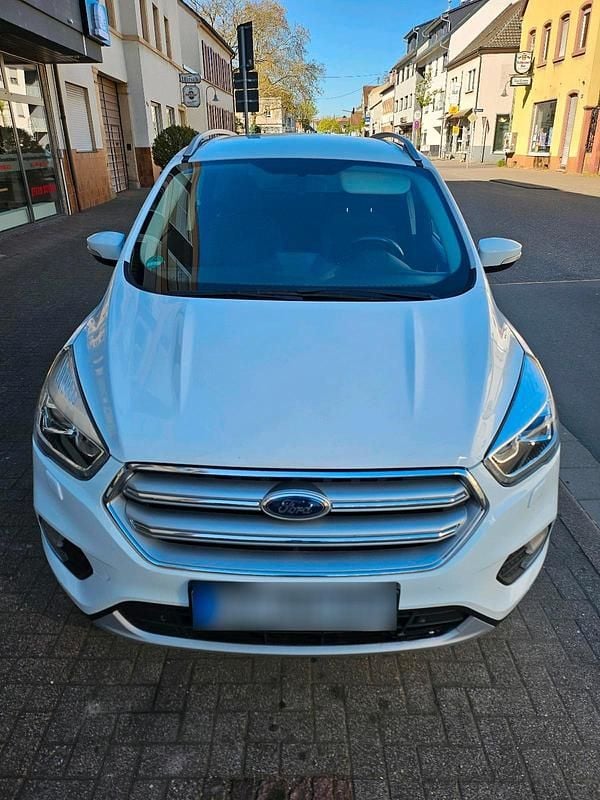 Second-hand Ford Kuga 150 CP (110 kW) 2019 Alb SUV