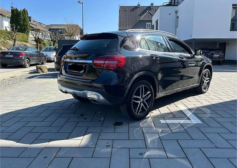 Gebraucht Mercedes GLA220 177 PS (130 kW) 2017 Schwarz SUV