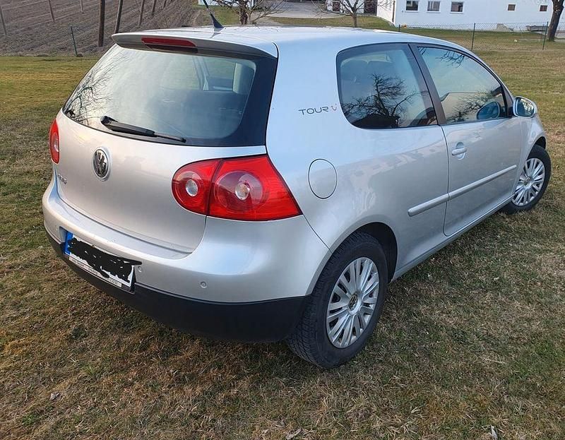 Second-hand VW Golf V 80 CP (58 kW) 2007 Argintiu Berlinǎ