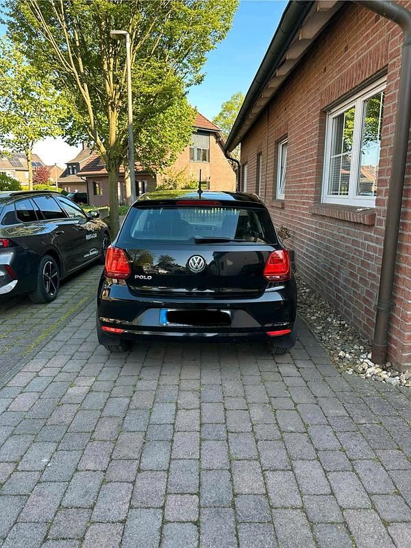 Gebraucht VW Polo 60 PS (44 kW) 2017 Schwarz Kleinwagen