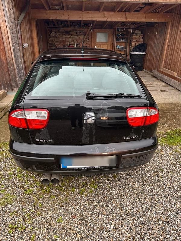Schwarz Gebraucht 2005 Seat Leon Stella Limousine | 800 € (Superpreis) - Bild 1/4