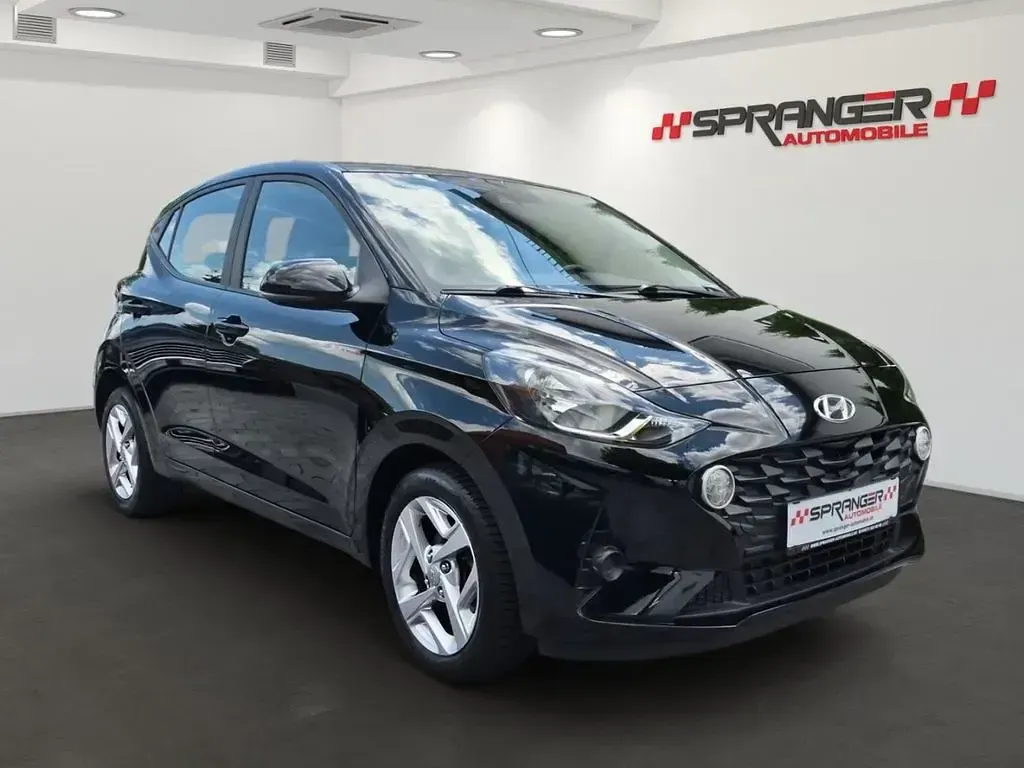 Gebraucht Hyundai i10 Trend 84 PS (61 kW) 2022 Phantom black / met Kleinwagen