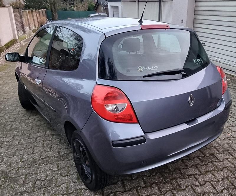 Gebraucht Renault Clio III 75 PS (55 kW) 2007 Blau Kleinwagen