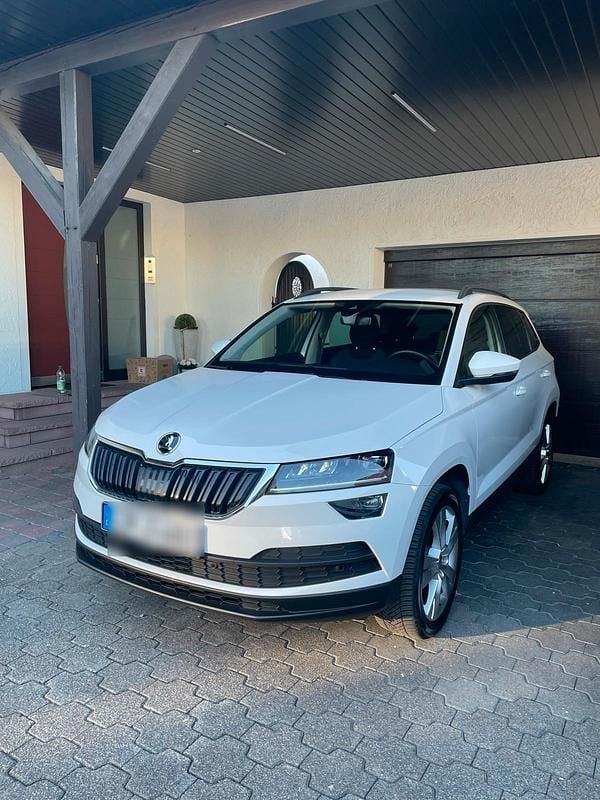 Weiß Gebraucht 2018 Skoda Karoq SUV | 23.000 € (Etwas zu teuer) - Bild 1/4