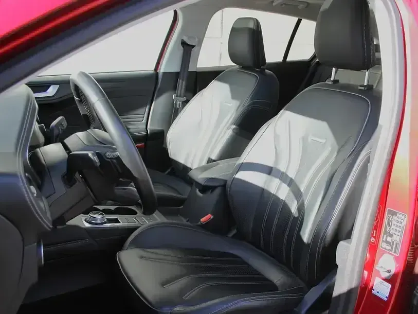 Gebraucht Ford Focus Vignale 182 PS (133 kW) 2019 Rot metallic Kombi