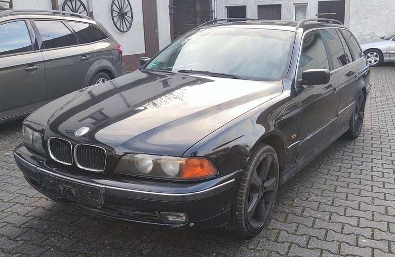 Schwarz Gebraucht 2000 BMW 520 Kombi | 999 € (Guter Preis) - Bild 1/4