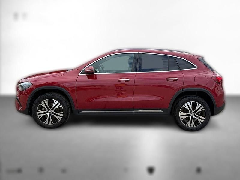 Gebraucht Mercedes GLA200 Advanced Plus 177 PS (130 kW) 2024 Rot metallic SUV