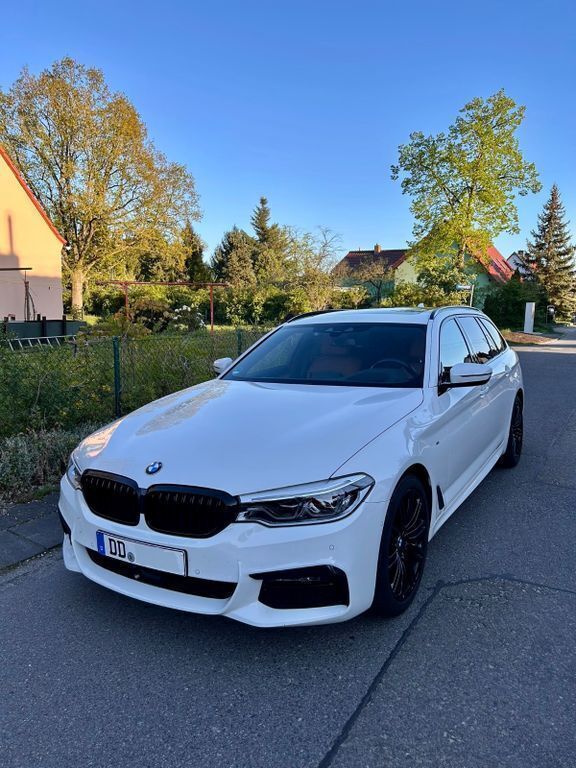 Weiß Gebraucht 2018 BMW 530 M Sport Kombi | 33.999 € (Teuer) - Bild 1/4