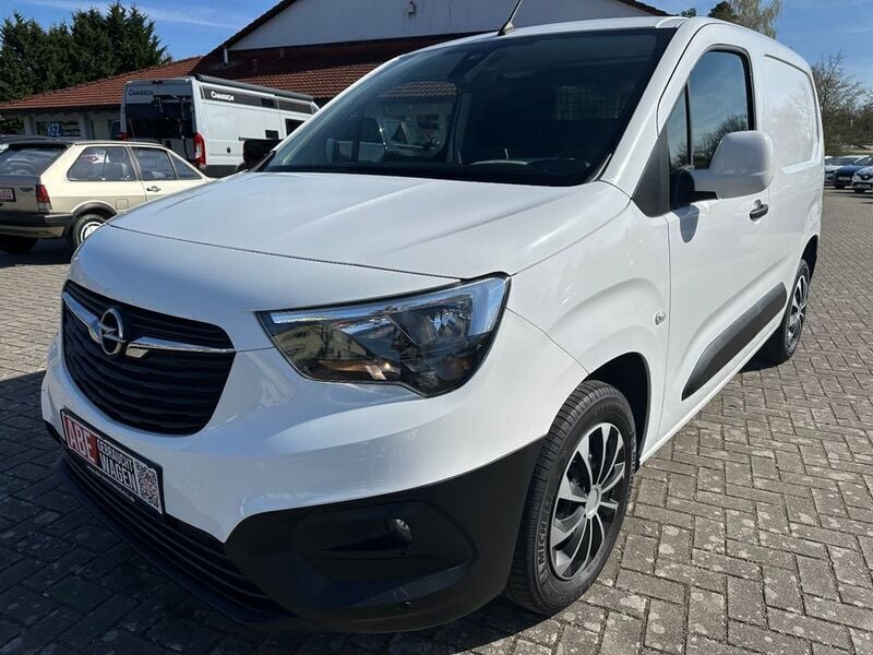 Weiß Gebraucht 2020 Opel Combo Edition Van / Kleinbus | 16.999 € (Guter Preis) - Bild 1/4