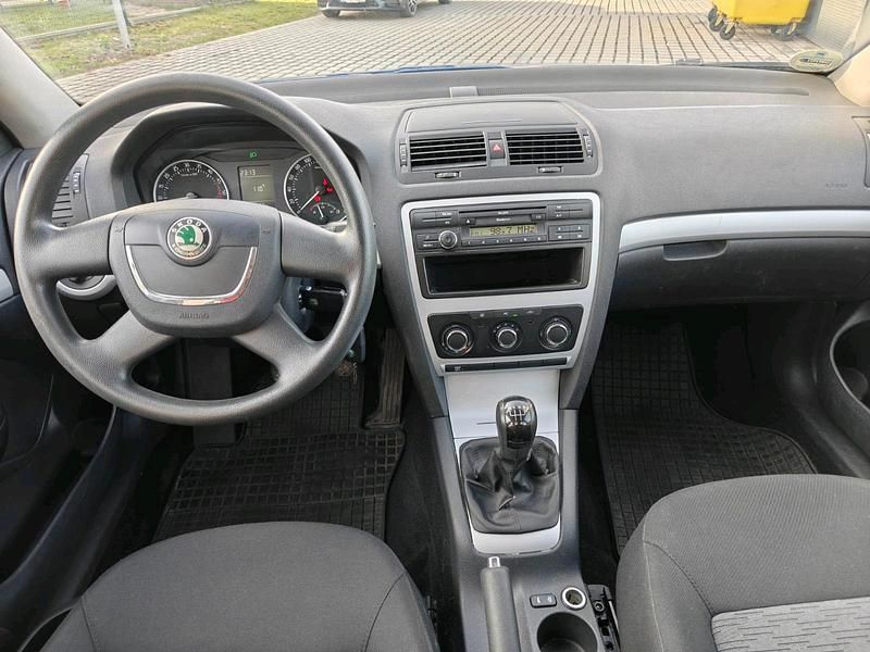 Gebraucht Skoda Octavia 104 PS (76 kW) 2009 Blau Kombi