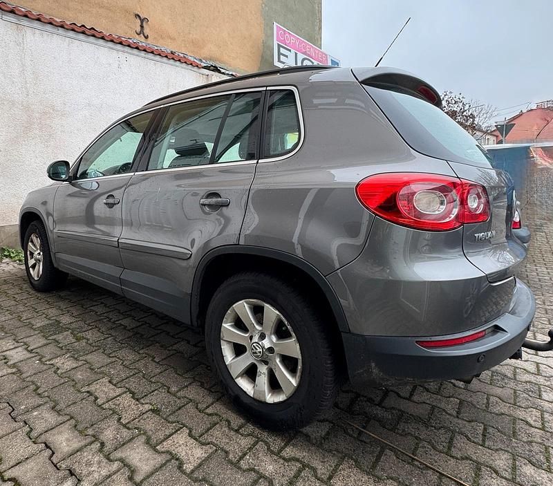 Grau Gebraucht 2009 VW Tiguan SUV | 6.200 € (Superpreis) - Bild 1/4