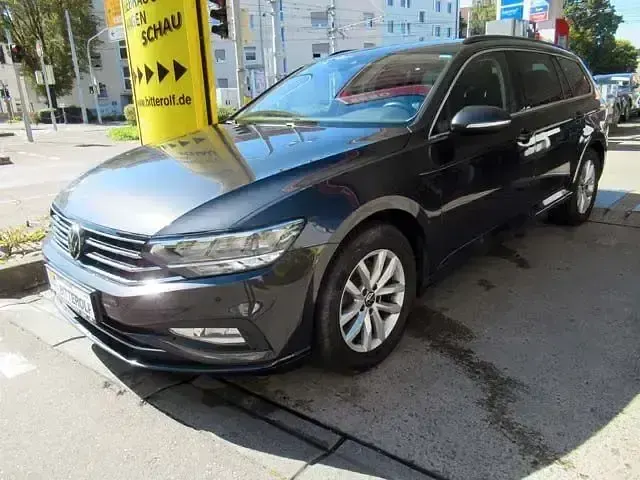 Gebraucht VW Passat 150 PS (110 kW) 2021 Grau Kombi