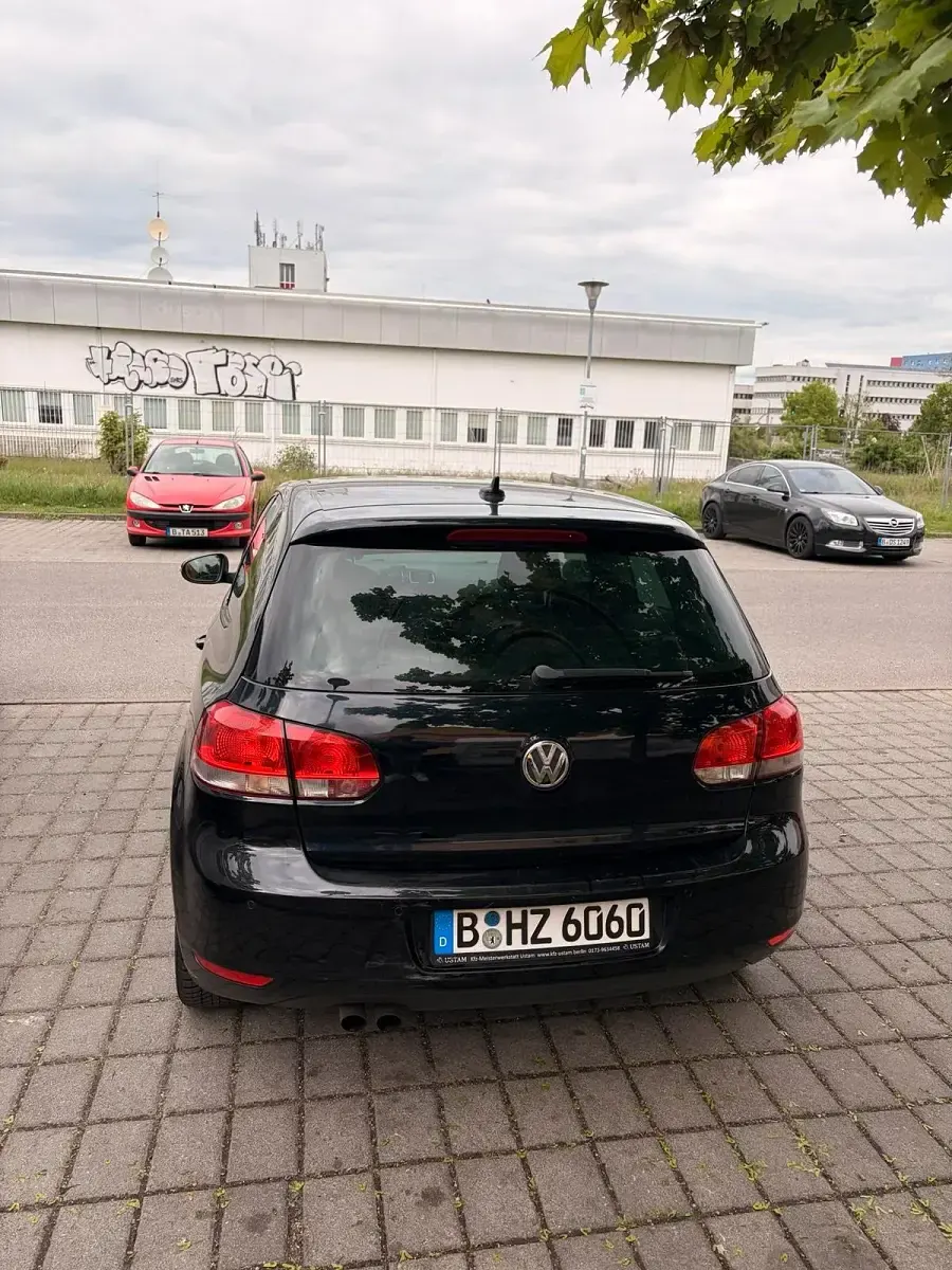 Gebraucht VW Golf VI 122 PS (89 kW) 2011 Schwarz Kleinwagen