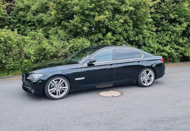 Second-hand BMW 740 Performance 306 CP (225 kW) 2012 Negru Berlinǎ
