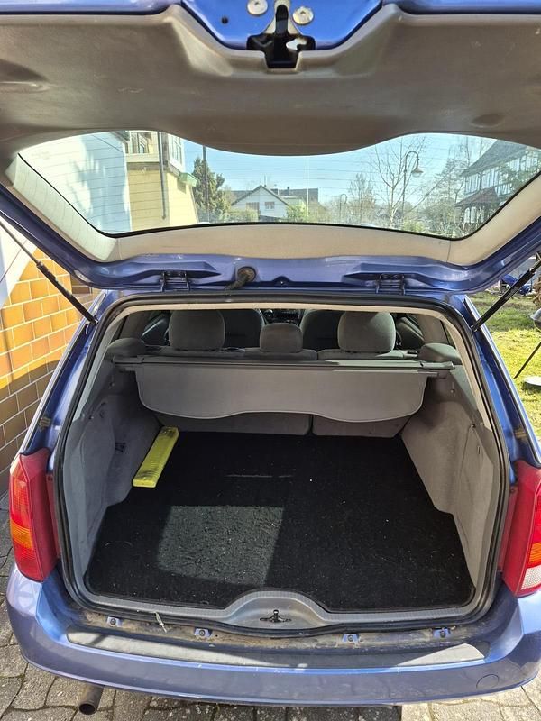 Gebraucht Ford Focus 115 PS (84 kW) 1999 Blau Kombi