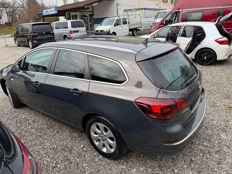Gebraucht Opel Astra Exklusiv 120 PS (88 kW) 2016 Grau Kombi