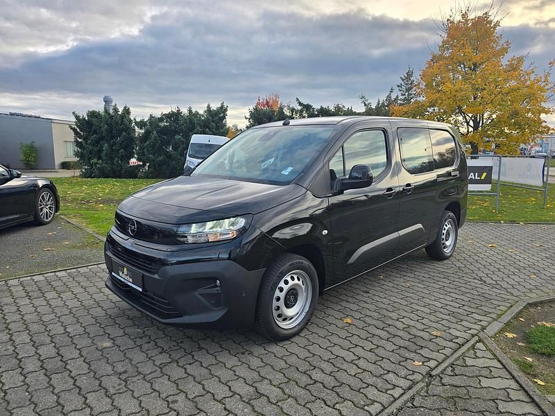 Neu Opel Combo 131 PS (96 kW) 2025 Lackierung schwarz perla nera/typ aussenverkleidung metalliclackierung Limousine