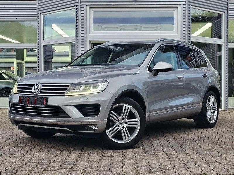 Silber Gebraucht 2015 VW Touareg Terrain Tech SUV | 18.490 € (Superpreis) - Bild 1/4
