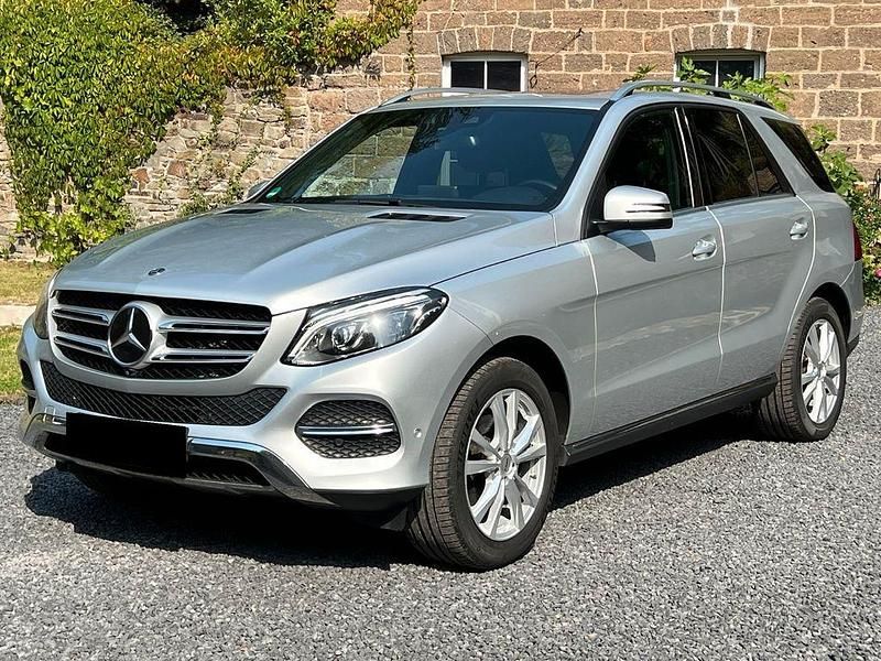 Iridiumsilber metalliclack Gebraucht 2018 Mercedes GLE350 SUV | 31.535 € (Guter Preis) - Bild 1/4