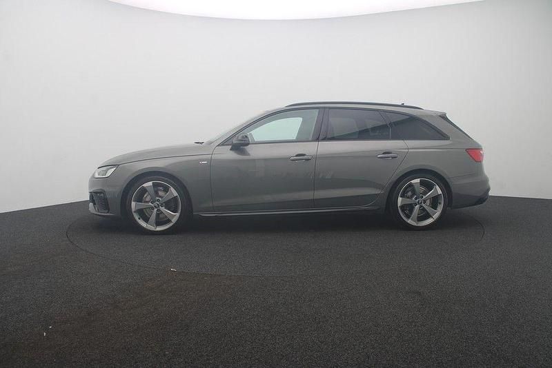 Gebraucht Audi A4 S-Line 136 PS (100 kW) 2023 Chronosgrau metallic Kombi